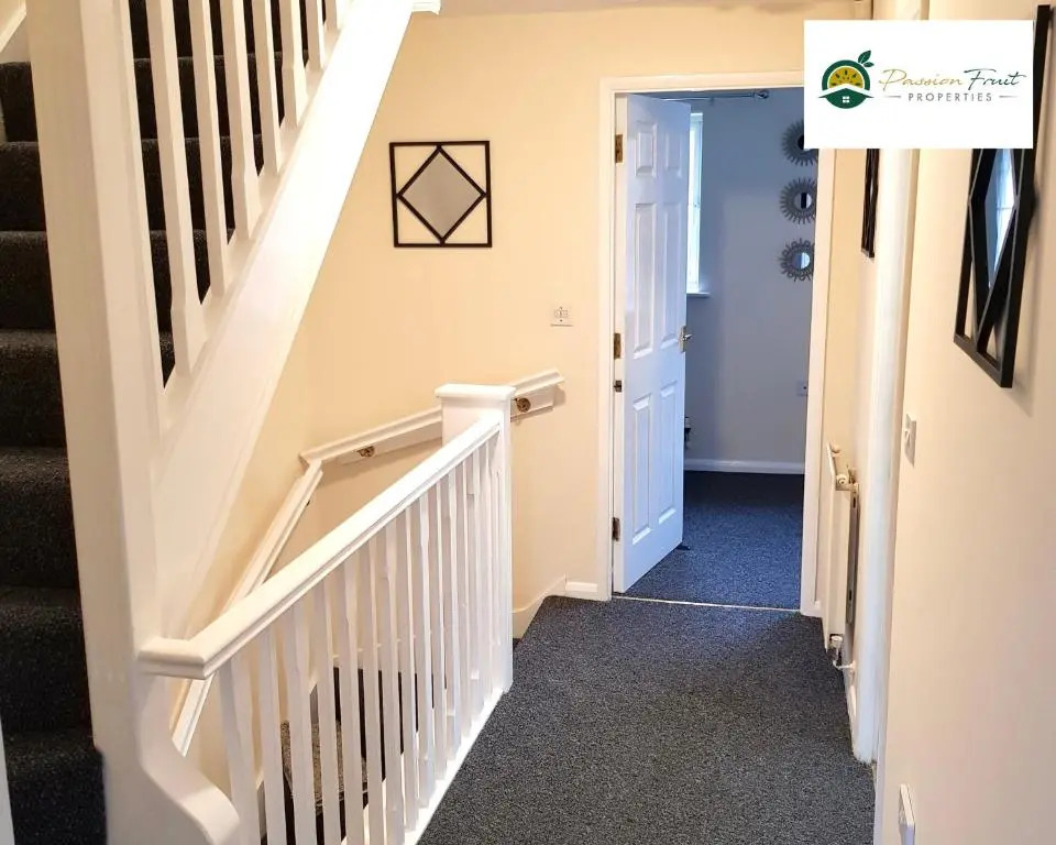 3 Bedroom 2 Bath House By Passionfruitproperties Close To Coventry City Centre - Free Wi-Fi, Driveway And Garden - 8RWC