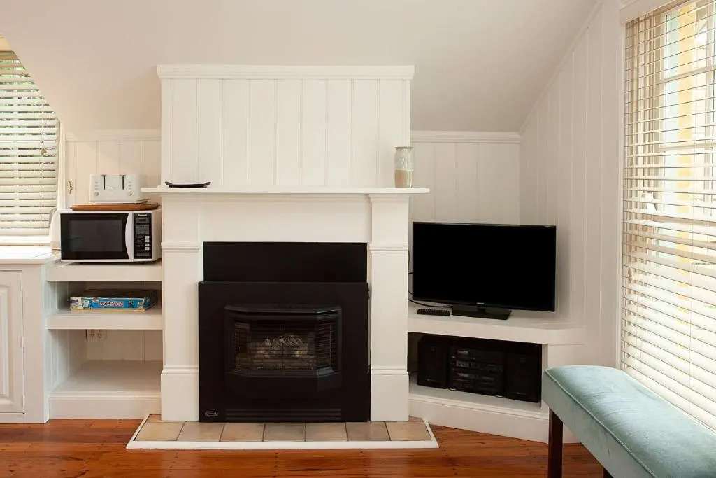 STONINGTON COTTAGE Berrima 4pm Check Out Sundays except Peak season