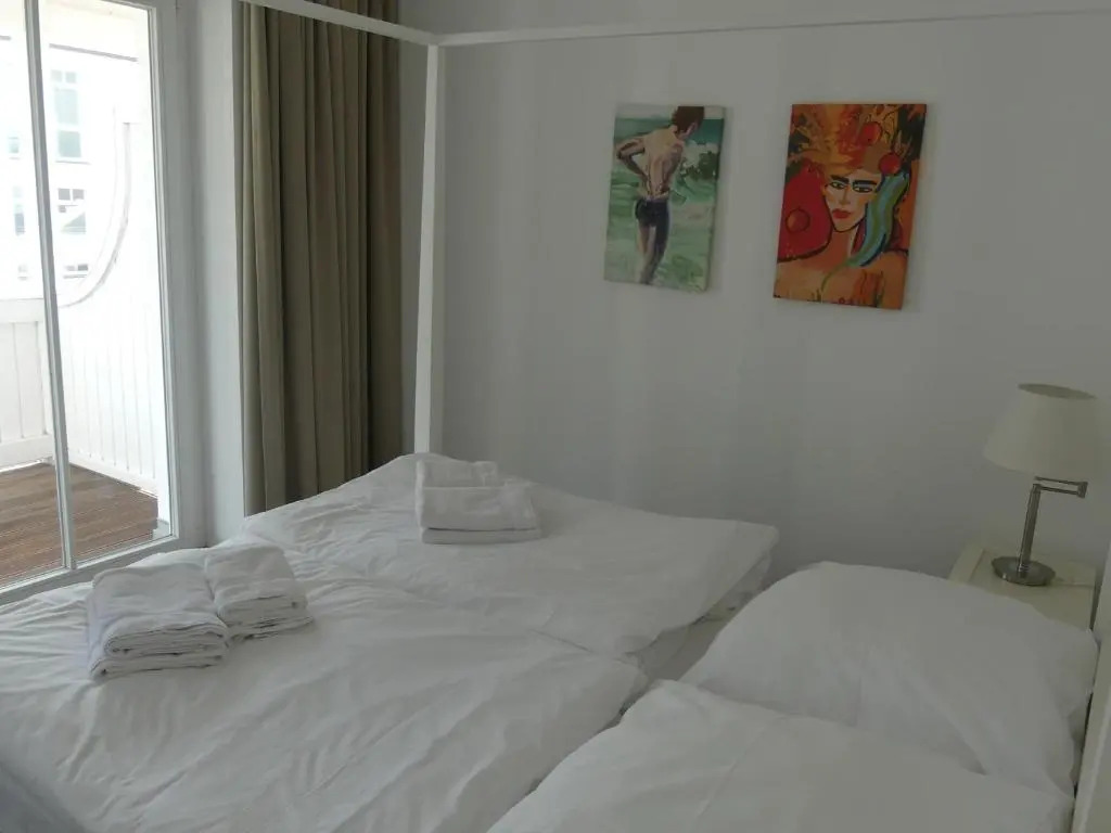 FeWo direkt am Strand mit Balkon und Meerblick, Villa Seeblick, Binz