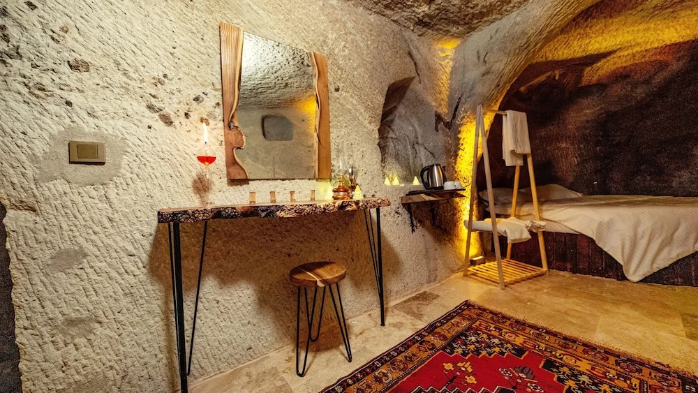 Crassula Cave Hotel