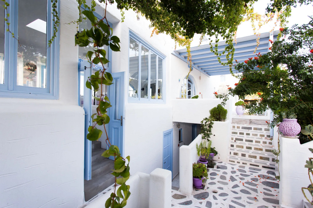 Stratos Apartments & Studios