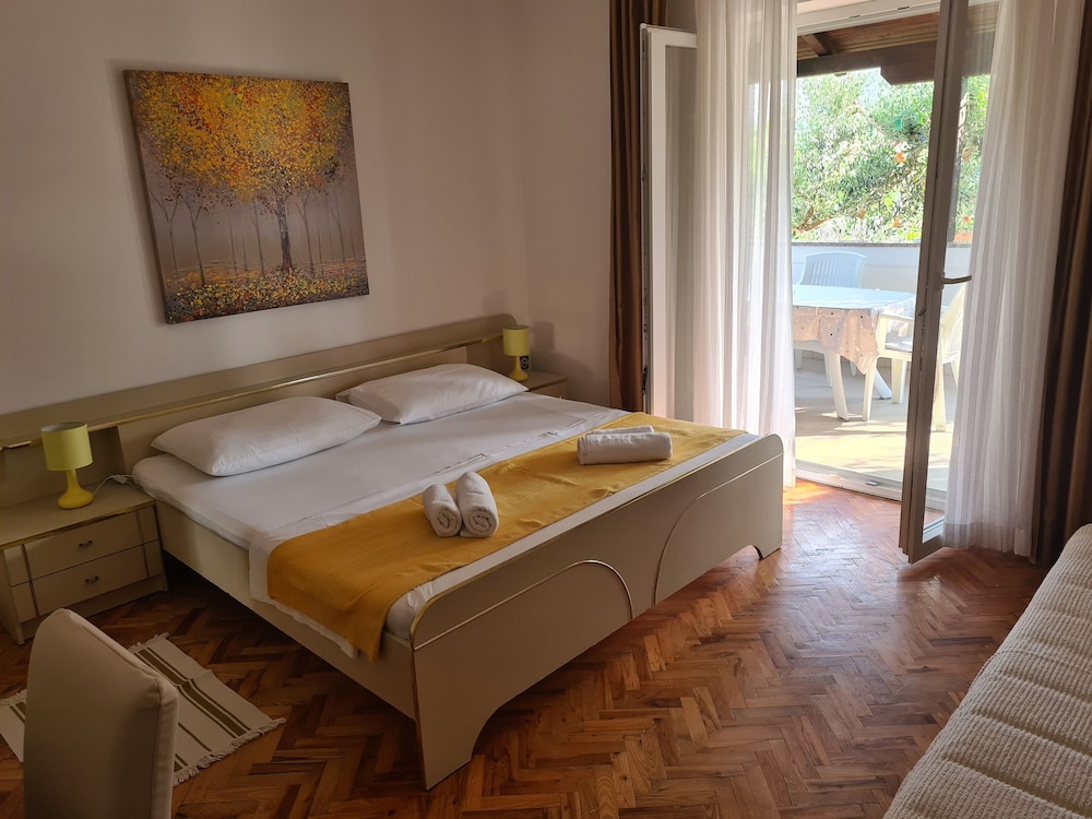 Apartments Ivo