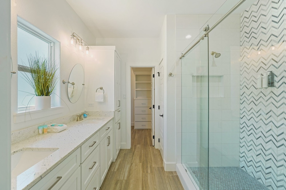 Elegant 4BR Coastal Escape With Stunning Views