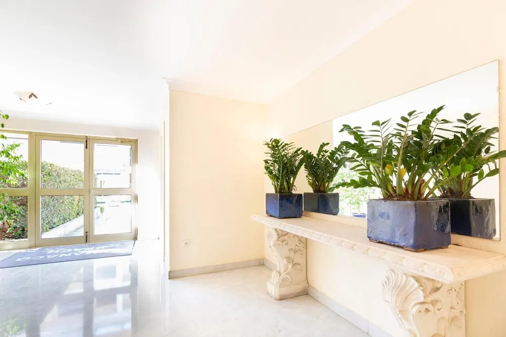Cute beachfront apartment in the district of Salis, Antibes
