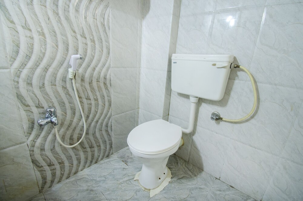FabExpress Emirates Suites