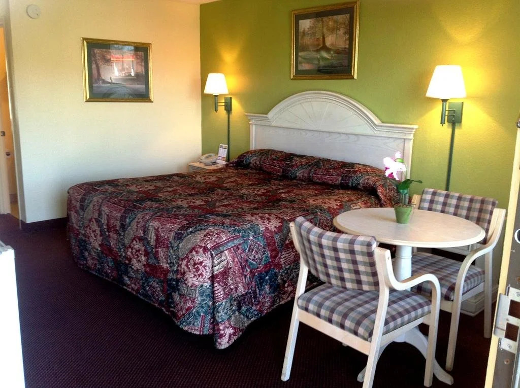 Holiday Terrace Inn - Pigeon Forge