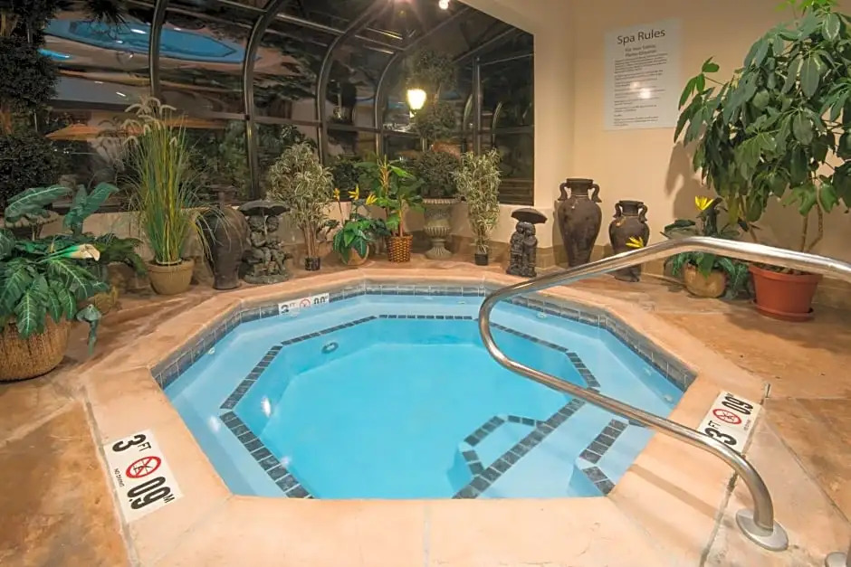 Holiday Inn Express Hotel & Suites Sharon-Hermitage