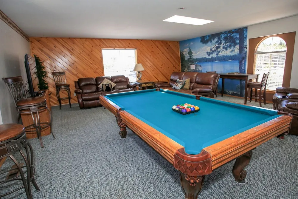 The Villa Pines
