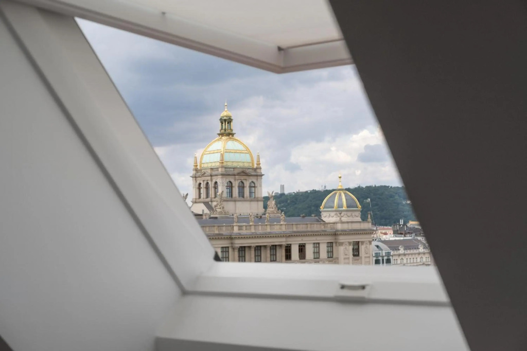 Prague Days - Minimalistic Studio with Netflix and View to National Museum
