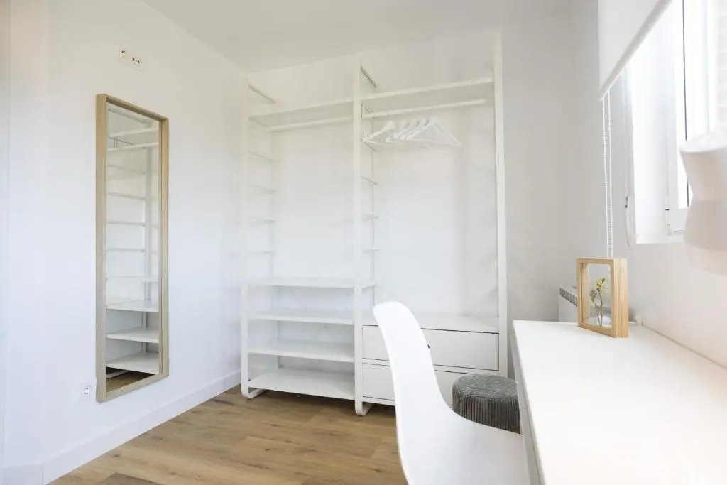 OLABIDE 2 by Smiling Rentals