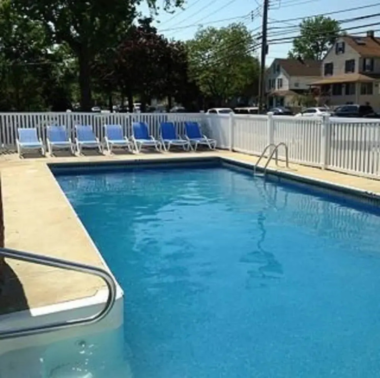 Pelican Point Motel