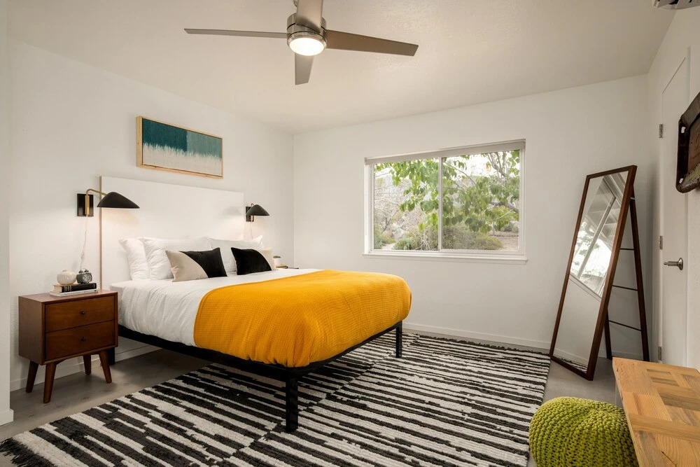Smoketree by Avantstay An Oasis w/ Two Kitchens, Pool, Hot Tub & Air Streamer!