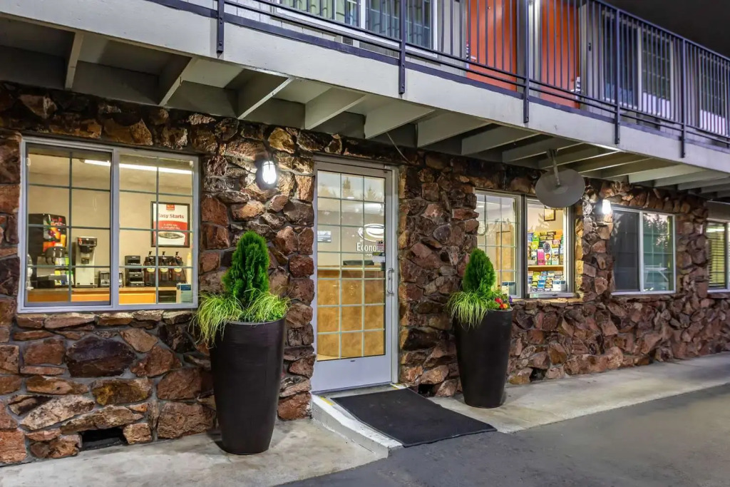 Econo Lodge Inn & Suites Hillsboro - Portland West