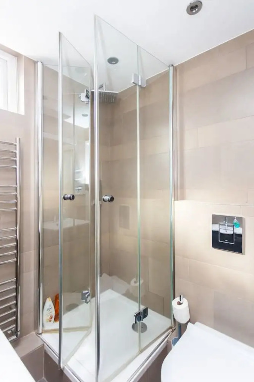 Spacious Central 3 Bedroom Apartment in Old Street