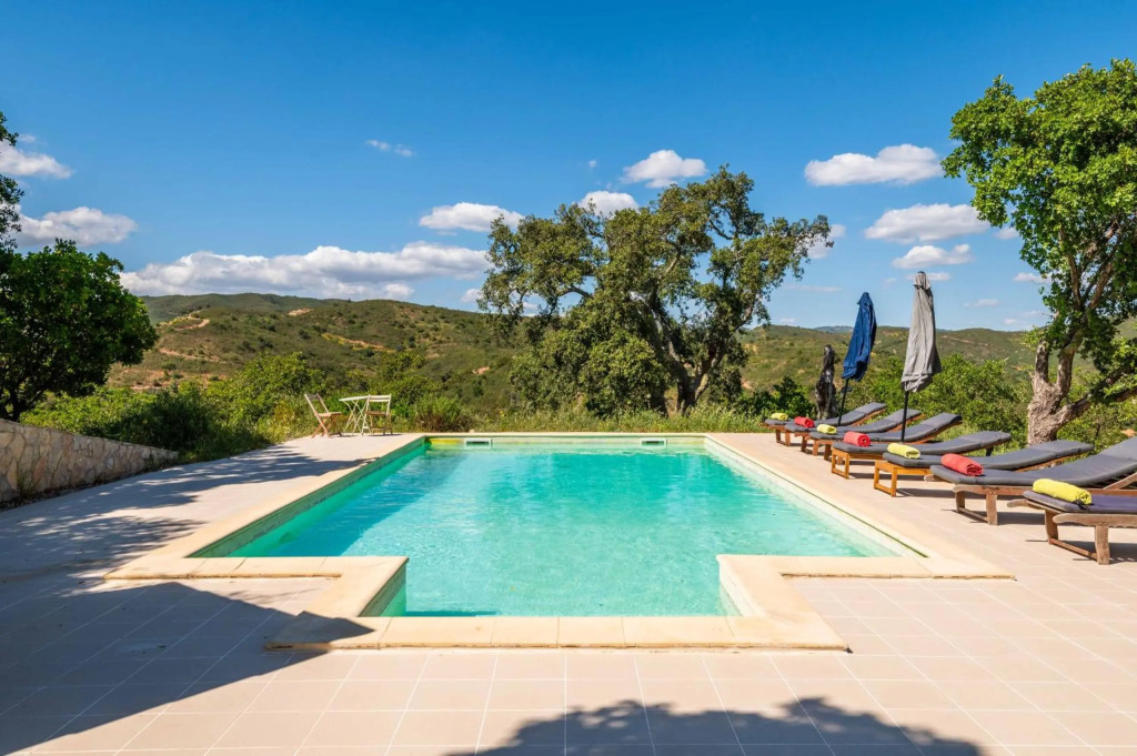 Villa Eiras Altas by Portucasa