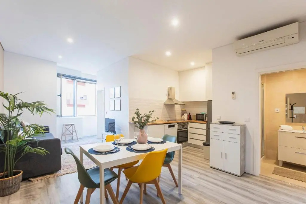 Seaside 1BR Flat w/ AC in Matosinhos by LovelyStay