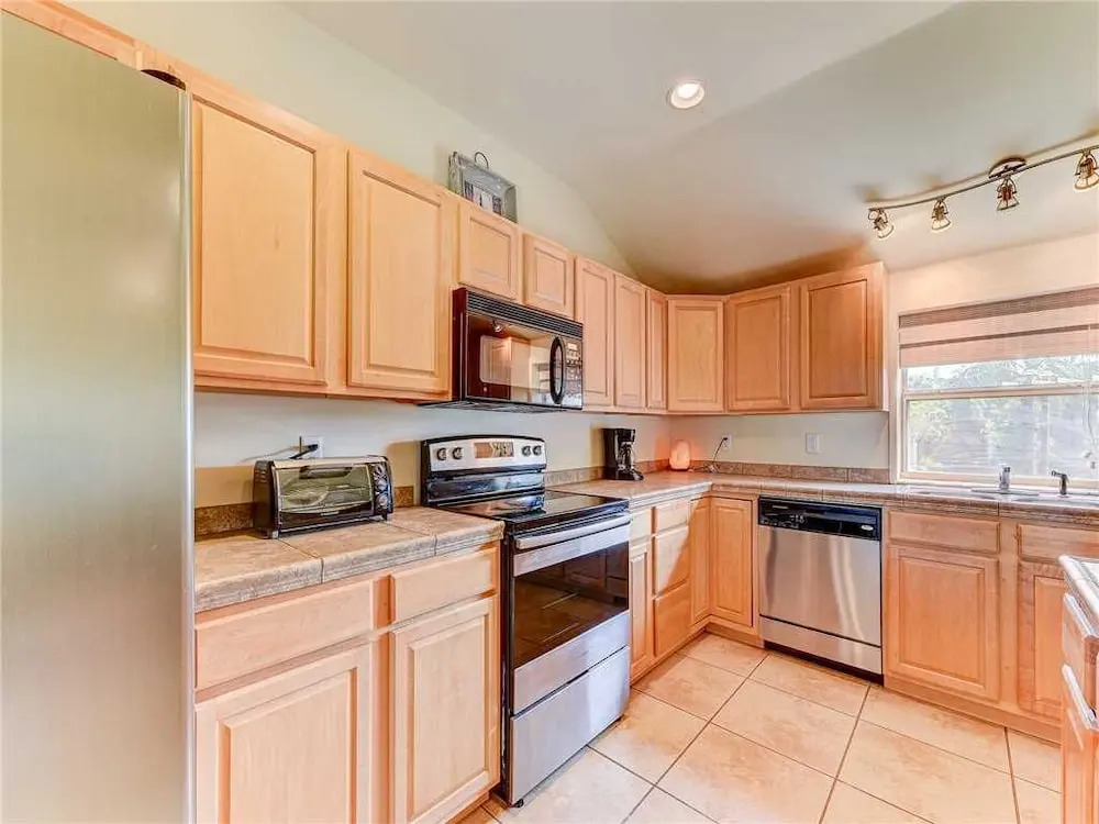 Anastasia Cottage, 2 Bedrooms, Walk to Beach, Sleep 4