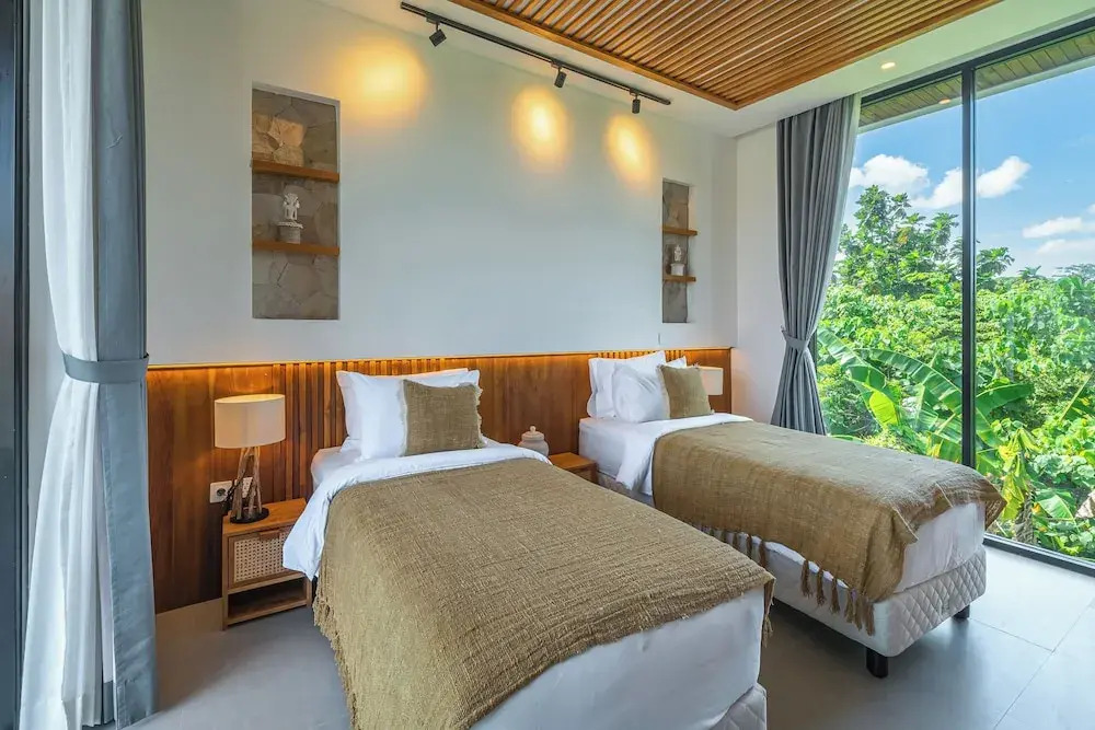 Bedawang, Exquisite Seminyak 4BR Villa with Huge Pool