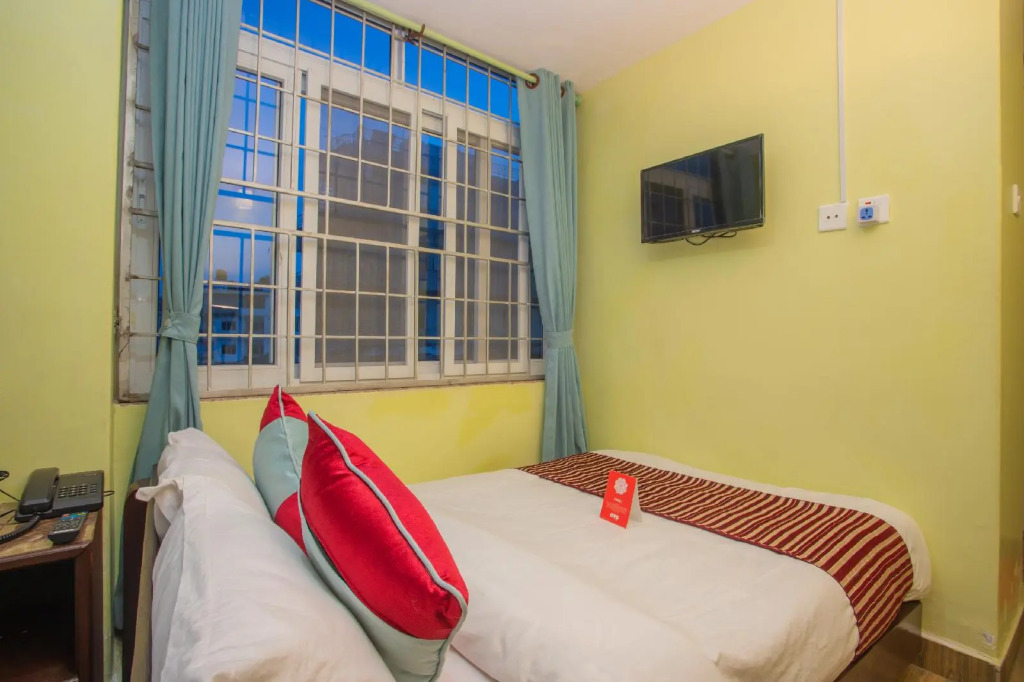 OYO 163 Hotel Arhant Inn