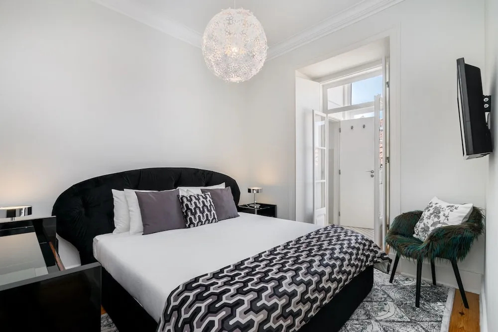 Prime Location Design Family Apartment