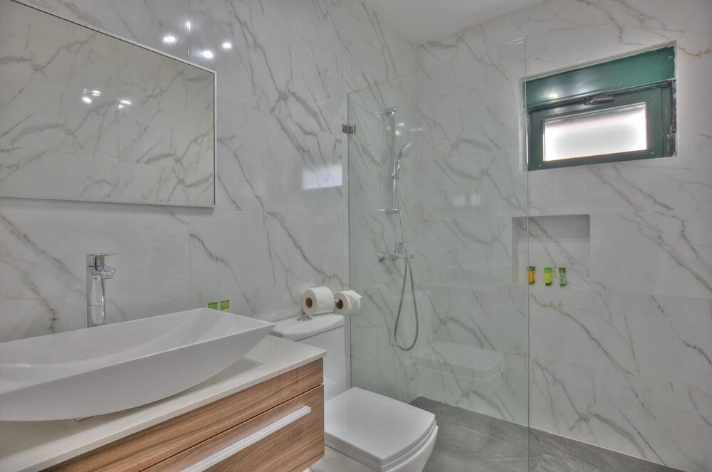 Feel the Ocean Breeze From This Alluring Beachfront Apartment - D302