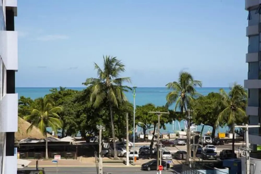 NA BEIRA MAR DE PAJUCARA - EDIFICIO NEO 2 - APARTAMENTO COM 02 QUARTOS - TEM VARANDA- VISTA LATERAL DO MAR - AVENIDA DOUTOR ANTONIO GOUVEIA 1081- CONSUMO ELETRICO É PAGO No CKECK-OUT 1KWH É 1,35 REIAS