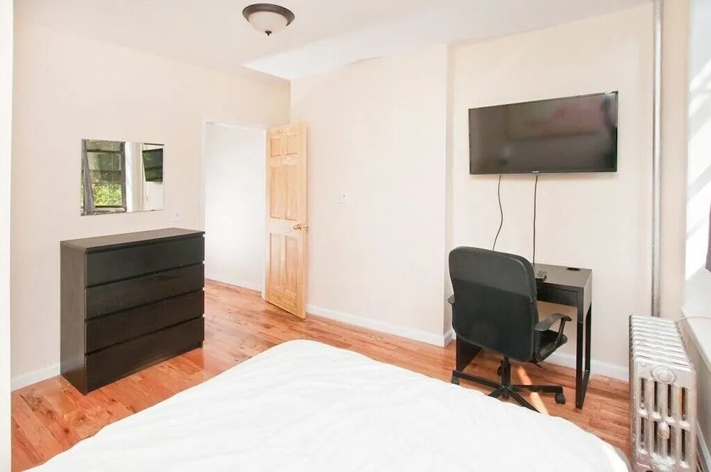 Upscale Newly Renovated 2 BR on Midtown East