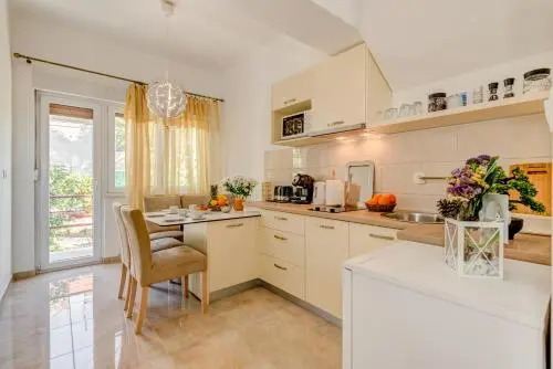 LCT Holiday Home Florentina