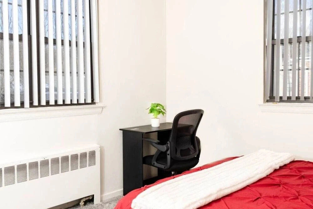 610b Large One Bedroom Downtown