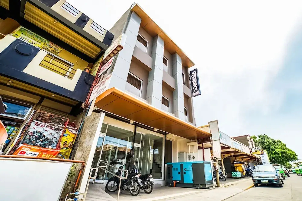 OYO 256 Sakura Suites