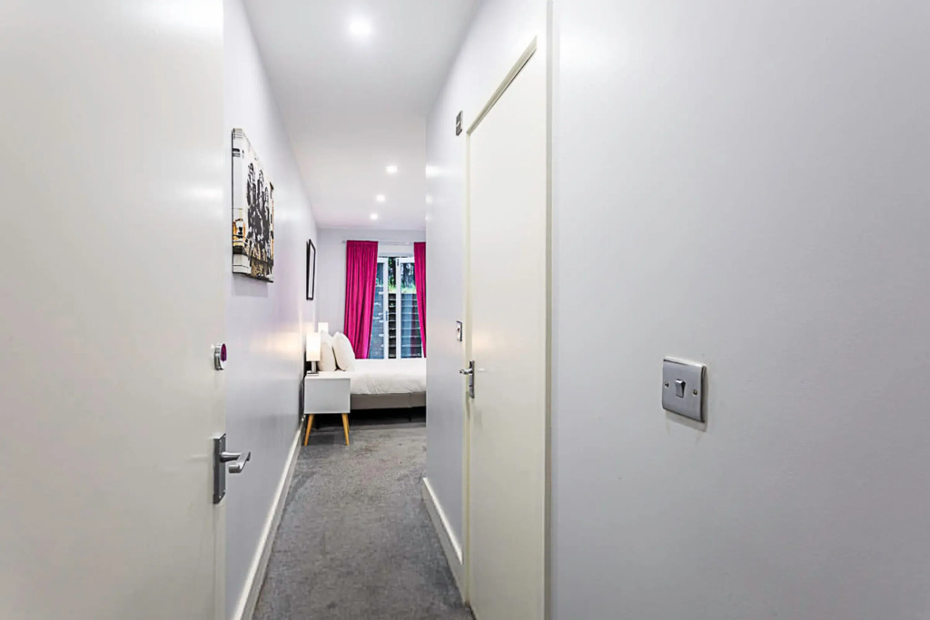 Bright Clapham Apartment