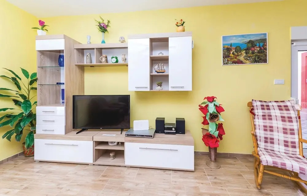 Amazing Home in Okrug Gornji With Sauna, Wifi and 4 Bedrooms