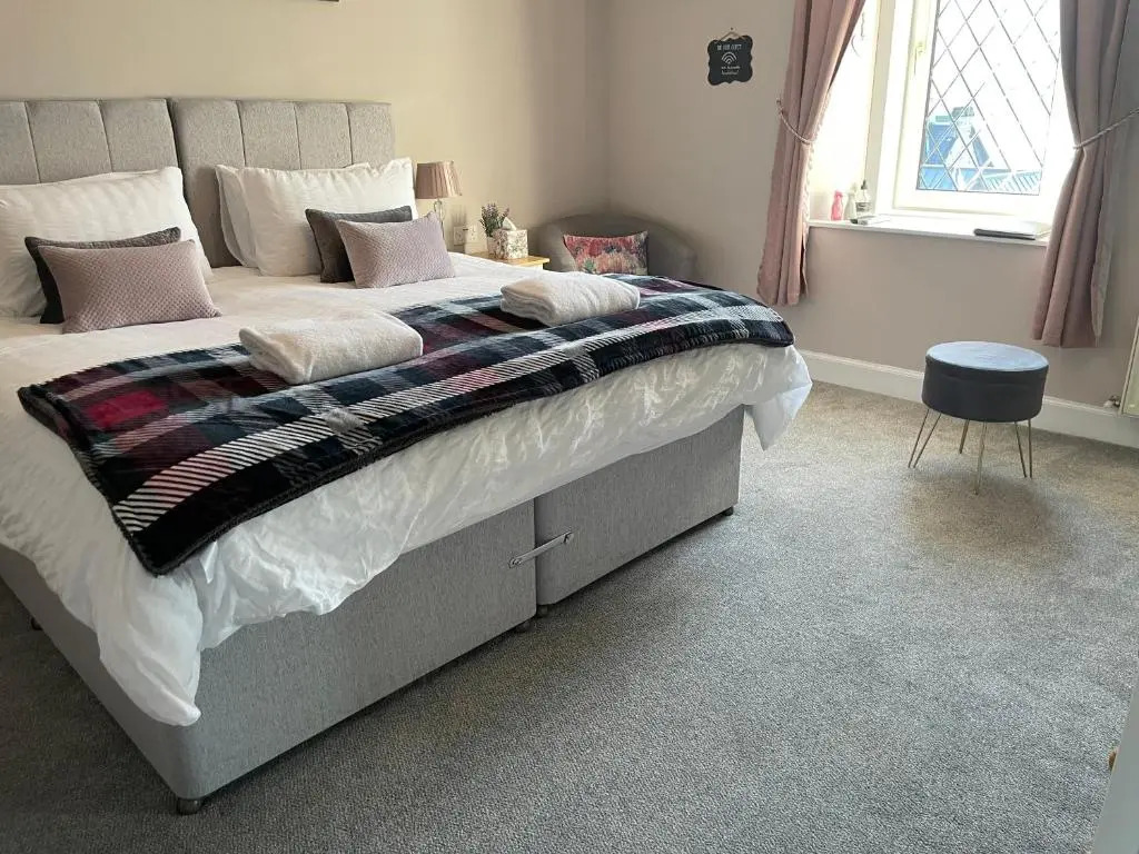 Whinburn Guest House