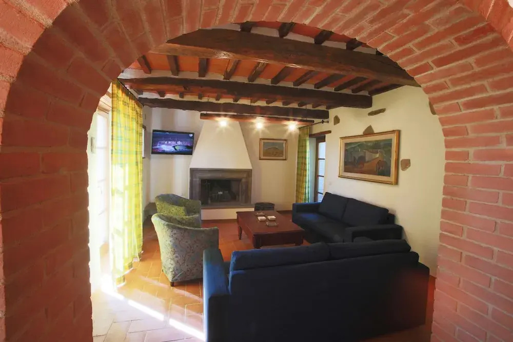 Tenuta Angelici Winery Agriturismo Henni with pool sauna and jacuzzi Cortona