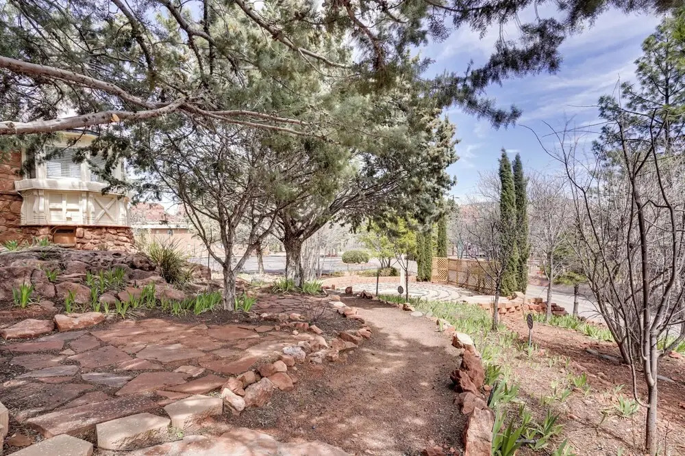 3 Mi to Lovers Knoll: Peaceful Gem w/ Patio