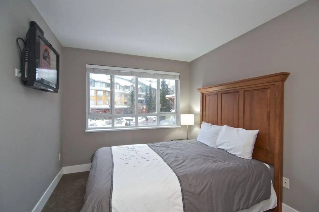 Town Plaza, Unit 256