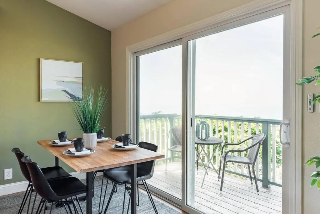 Ocean View Retreat Mins to Beaches & Trails