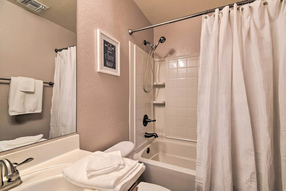 Goodyear Escape w/ Grill: Community Pool Access!