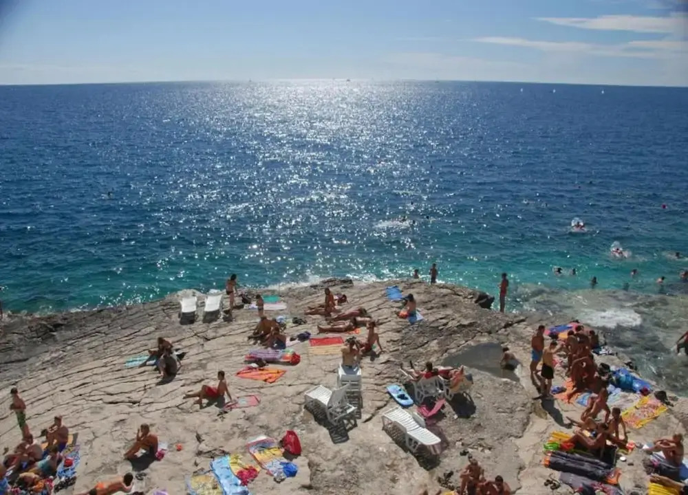 Villa Pomer with a private Swimming pool near the Sea