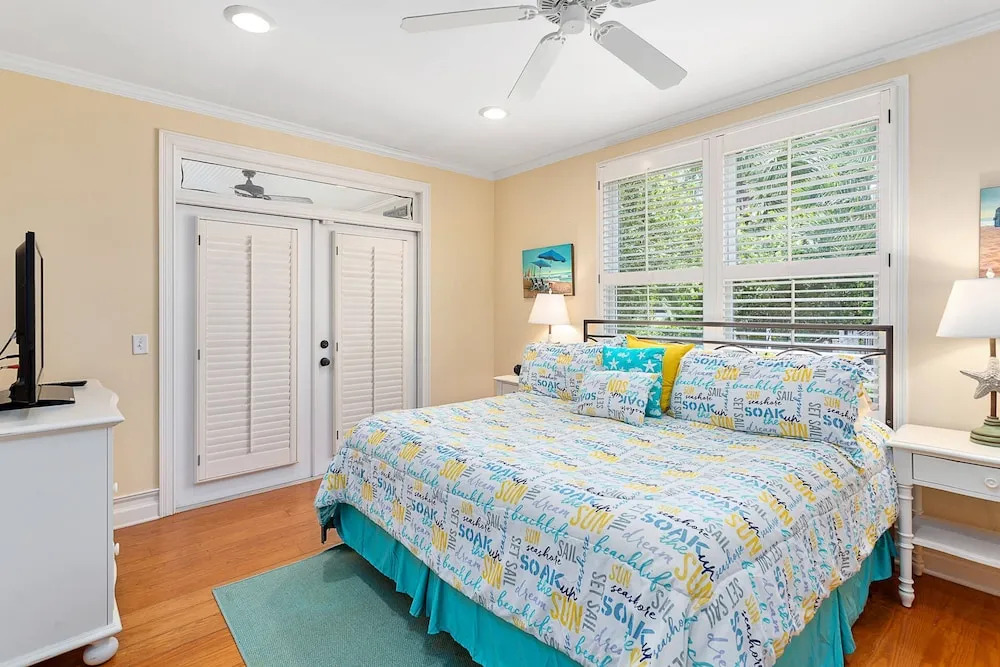 12 Live Oak Place by Hodnett Cooper