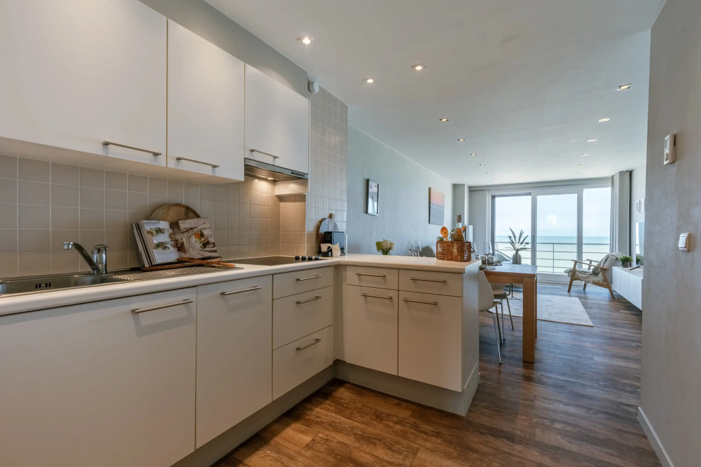Cosy Apartment With Frontal Seaview