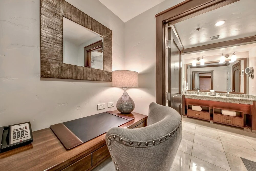 2 Bedoom  With Amazing Balcony Views 2 Bedroom Condo by RedAwning