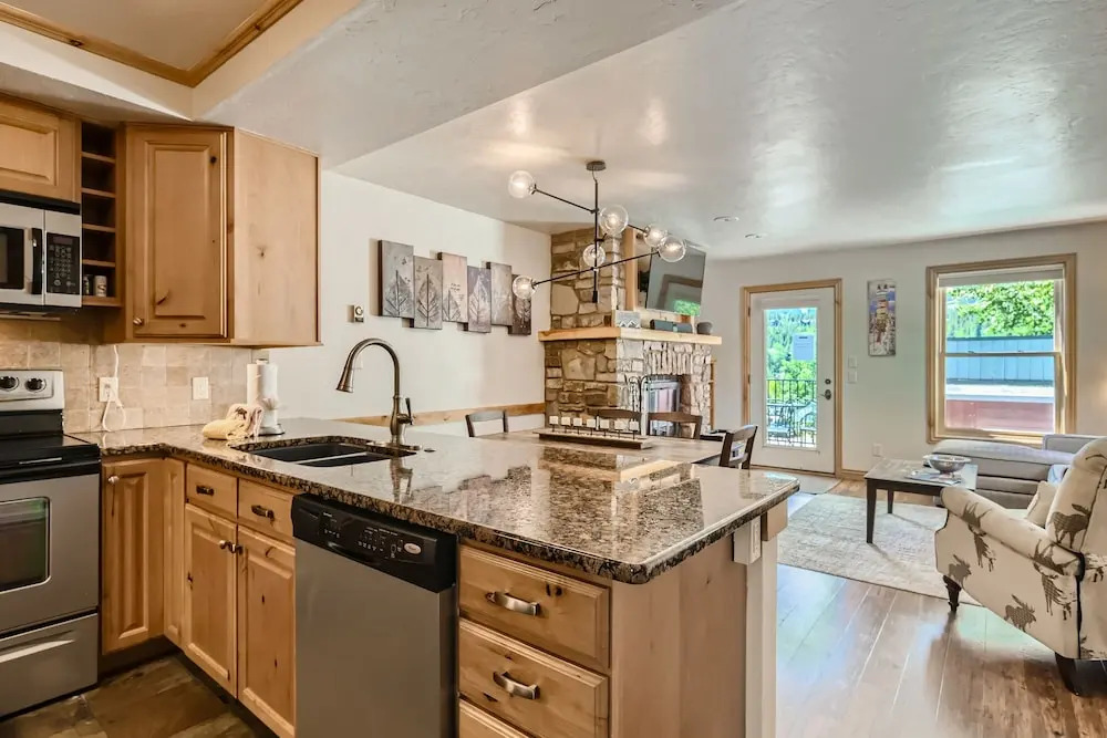 New Listing!! Breck Mountain Magic 3 Bedroom Condo by RedAwning