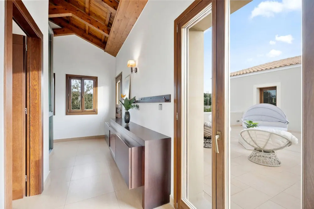 Luxurious Villa Liandri 600 m Resort