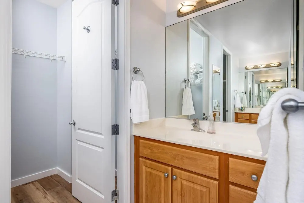 Alii Cove#s1 Beautiful 2 Level Unit With AC