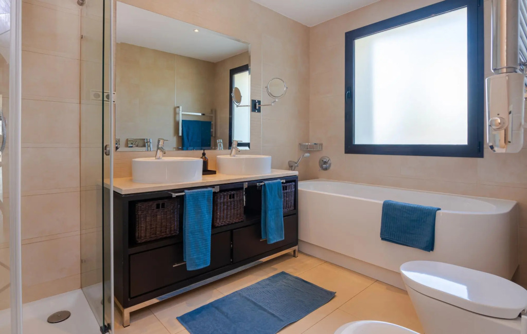 Luxurius Penthouse with Large Terrace and Spa