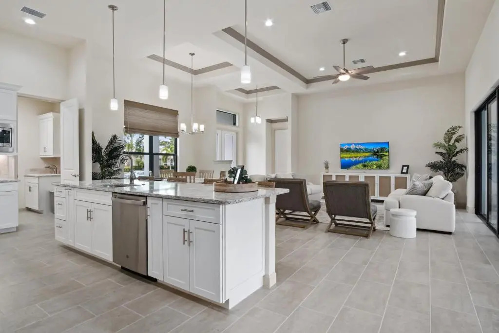 SW FL Oasis - 4bdr - 3bth - POOL - Game Room - Sleeps 10 or more