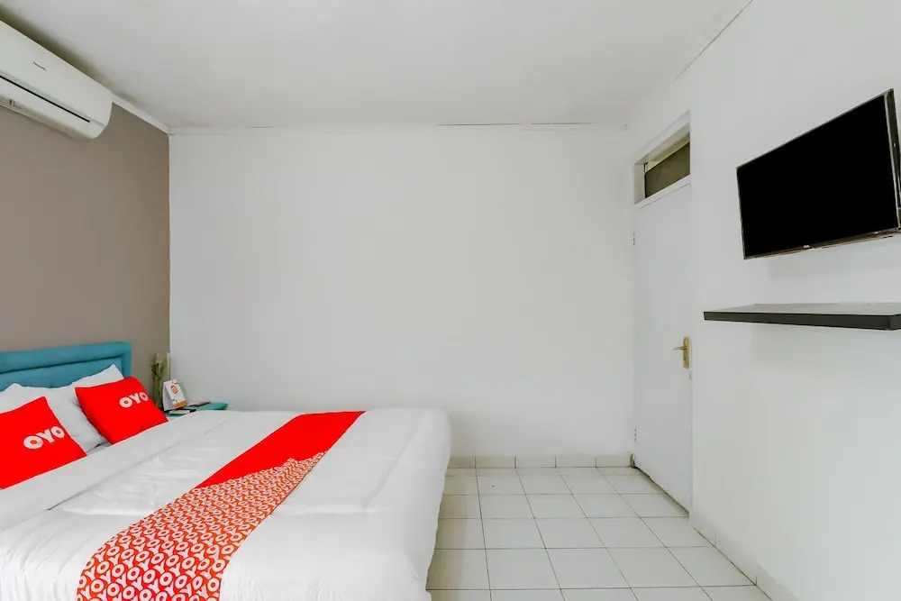 RedDoorz near Terminal Pasir Hayam Cianjur