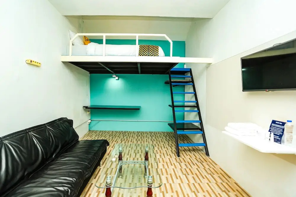 SPOT ON 1983 Dc Residence