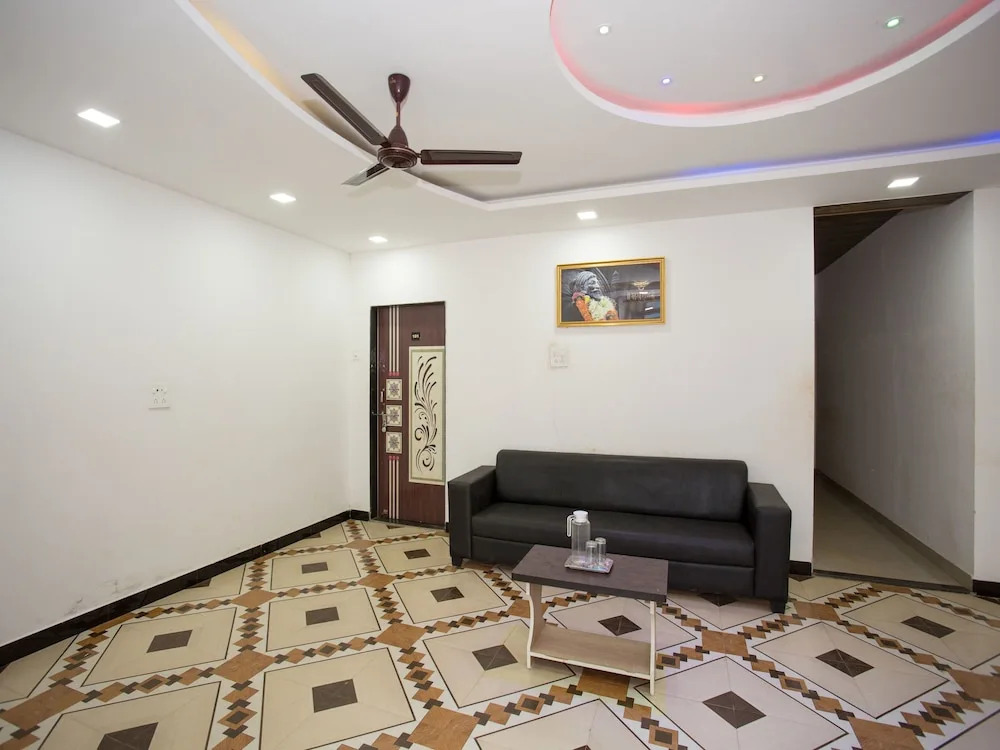 OYO 11758 Royal Hills